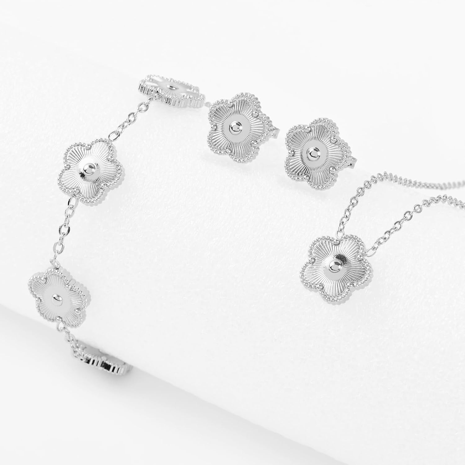 Hypoallergenic Women's Four Leaf Clover Jewelry Set 14K Gold-Plated Stainless Steel Clover Necklace Bracelet Earrings Fashionable And Exquisite Daily for Women Accessory Gift