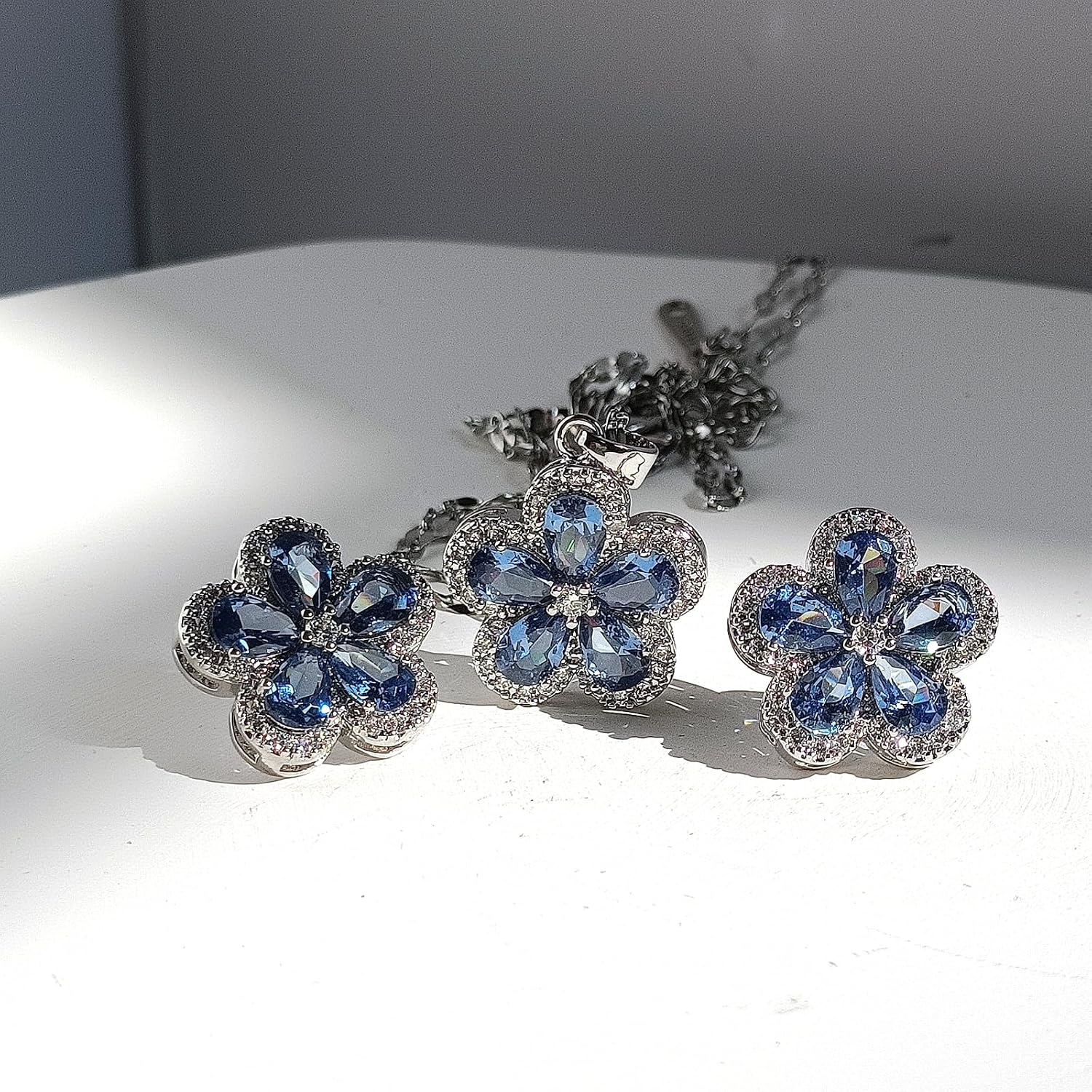 Delicate Zircon Flower Necklace Earrings Jewelry Set - 18K Gold Plated Stainless Steel Lip Chain Choker S925 Silver Needles Stud Earrings for Women, Luxury Accessories Gifts, Packed with Box
