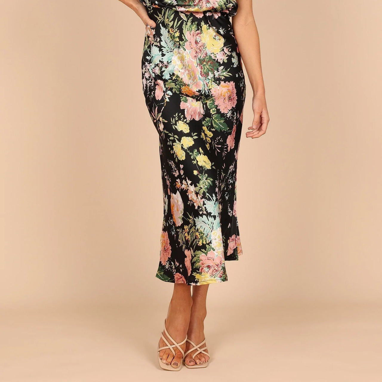 Women's Summer Sundress - Sexy Halter Sleeveless Satin Dress with Elastic Waist & Ruffle Trim