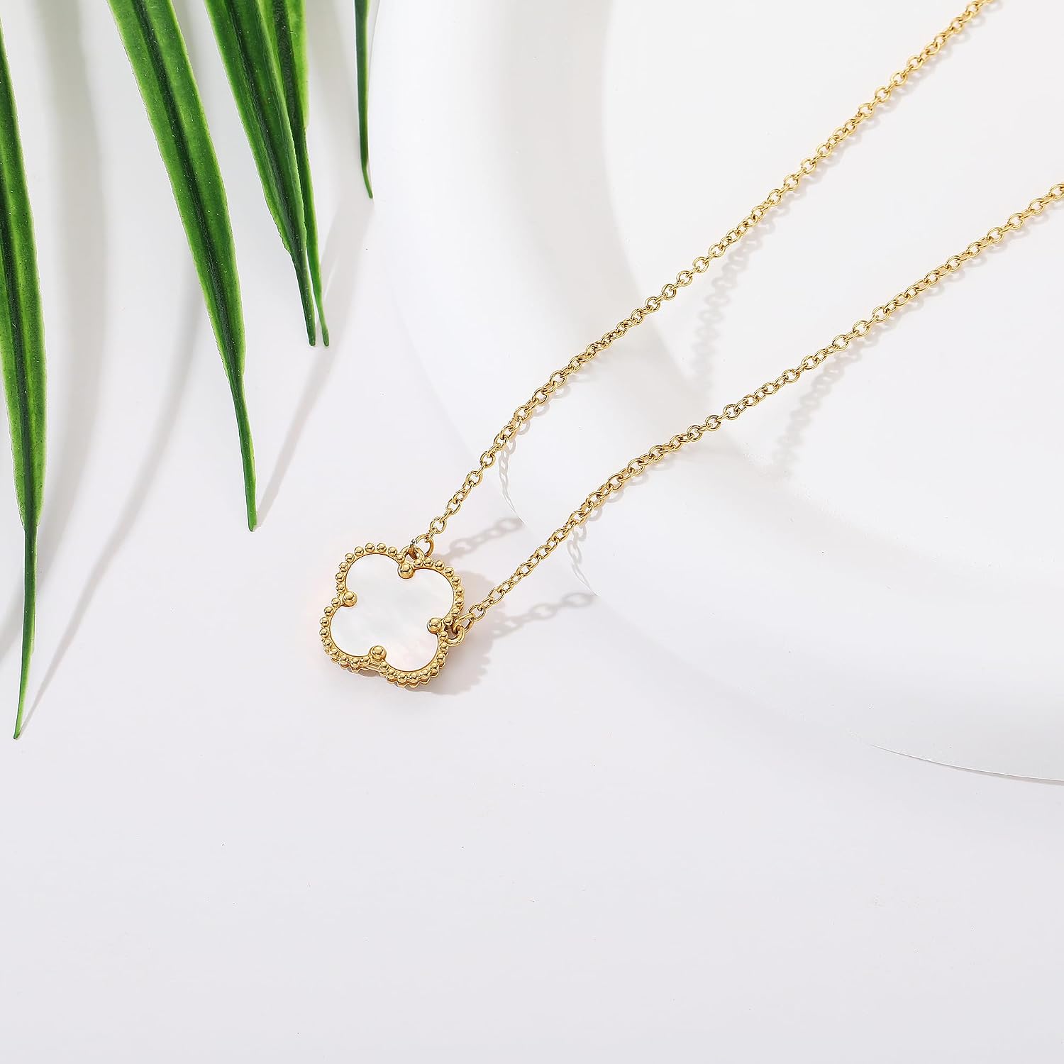 AIPPK Clover Pendant Necklace 18K Gold Plated Four Leaf Clover Necklaces Lucky Simple Jewelry Gifts for Women