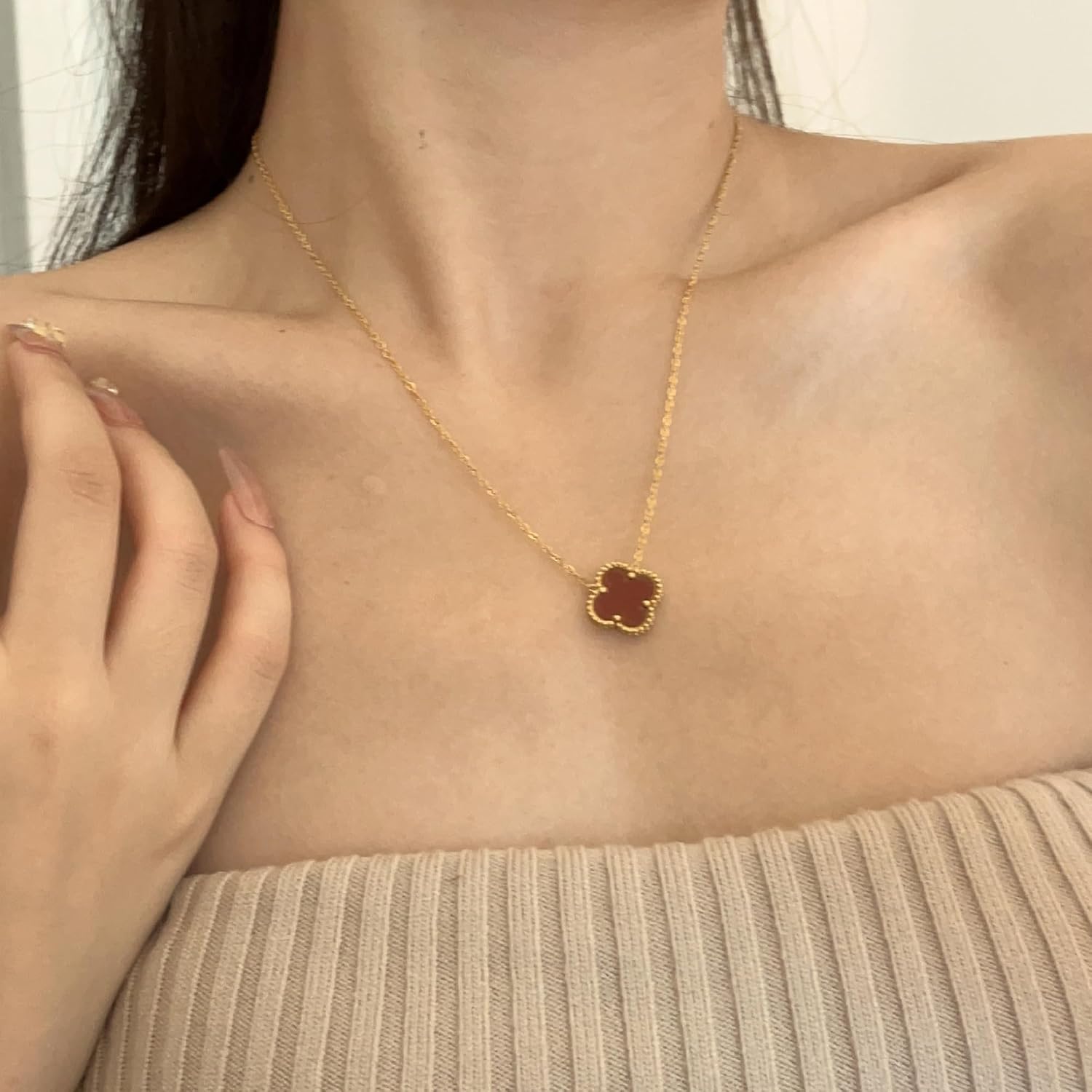 AIPPK Clover Pendant Necklace 18K Gold Plated Four Leaf Clover Necklaces Lucky Simple Jewelry Gifts for Women